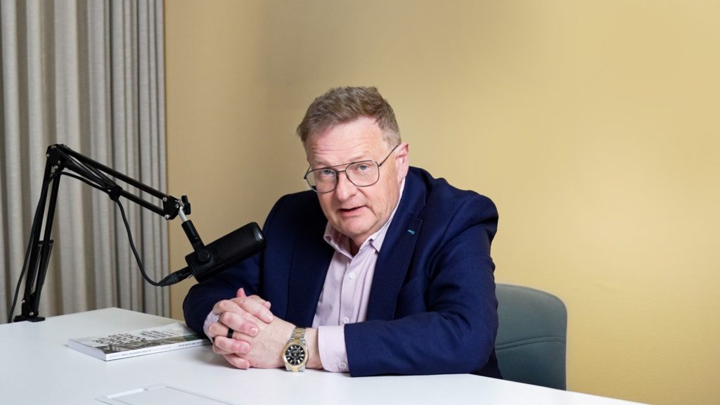Peter Holtz recording an insight